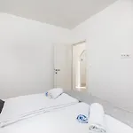 شقة Meri