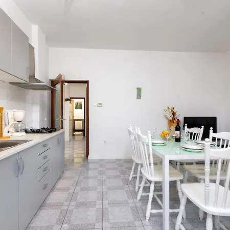 Apartament Meri *